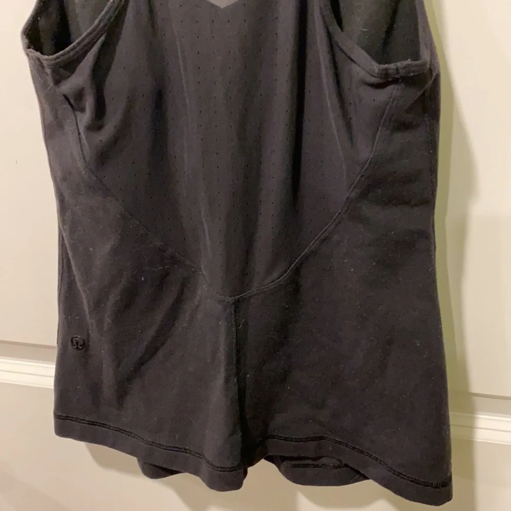 Lululemon Built In Bra Top With Mesh Back